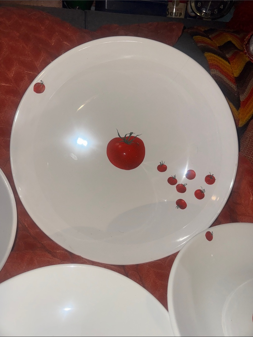 Over and Back Italy "Tomato Garden" Ceramic Serving Bowls – 5-Piece Set - Picture 3 of 9